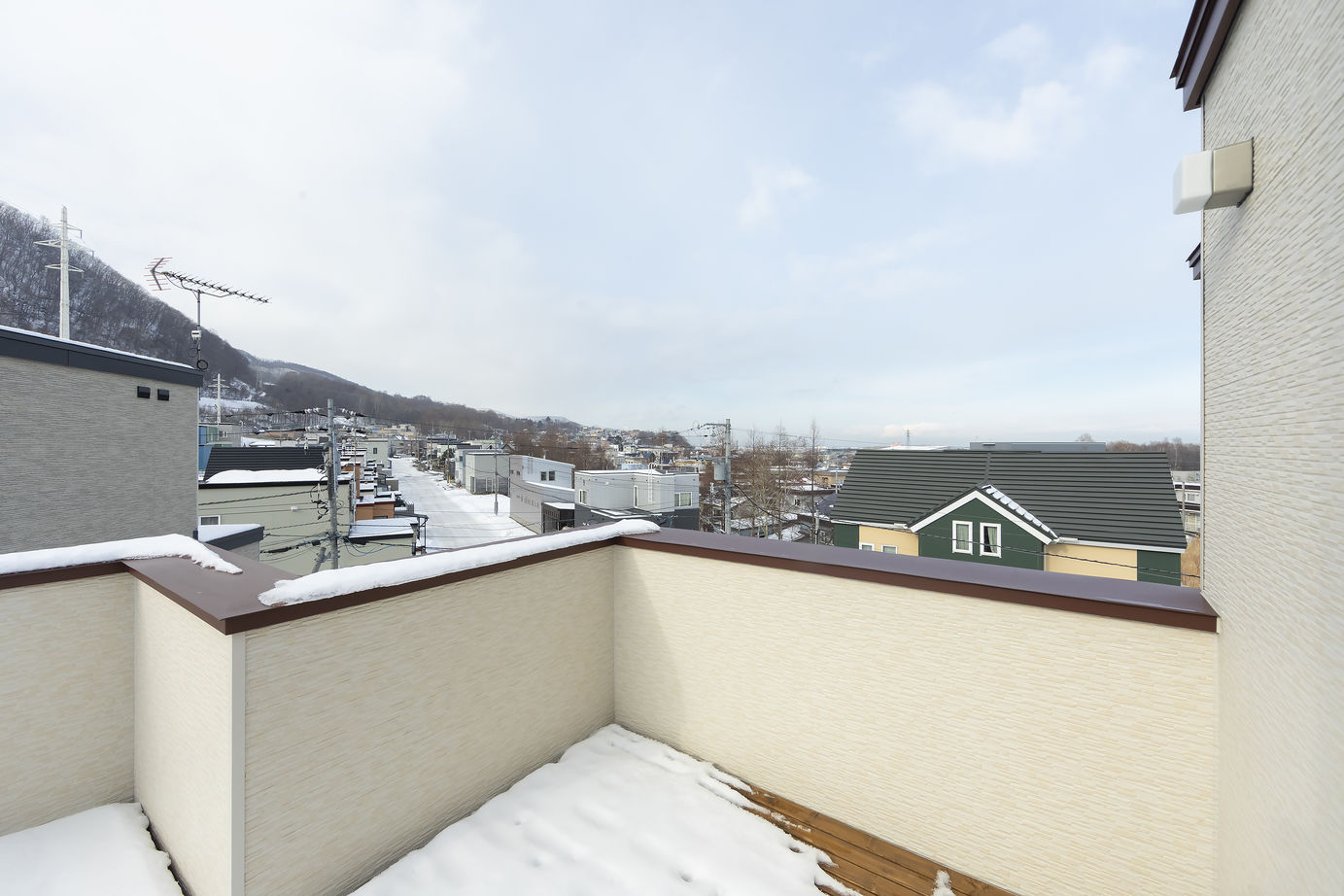 専門職組合 < 3LDK間取図/収納充実/30坪/吹抜>高台からの風景を取り込み、居心地の良さを追求した家 の建築実例画像10