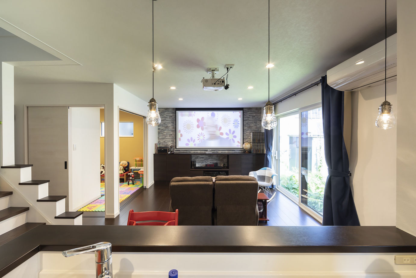 専門職組合 <札幌市/2LDK+2S/収納充実>家族とのひとときも、自分の趣味も楽しむ世界に一つだけの家の建築実例画像6