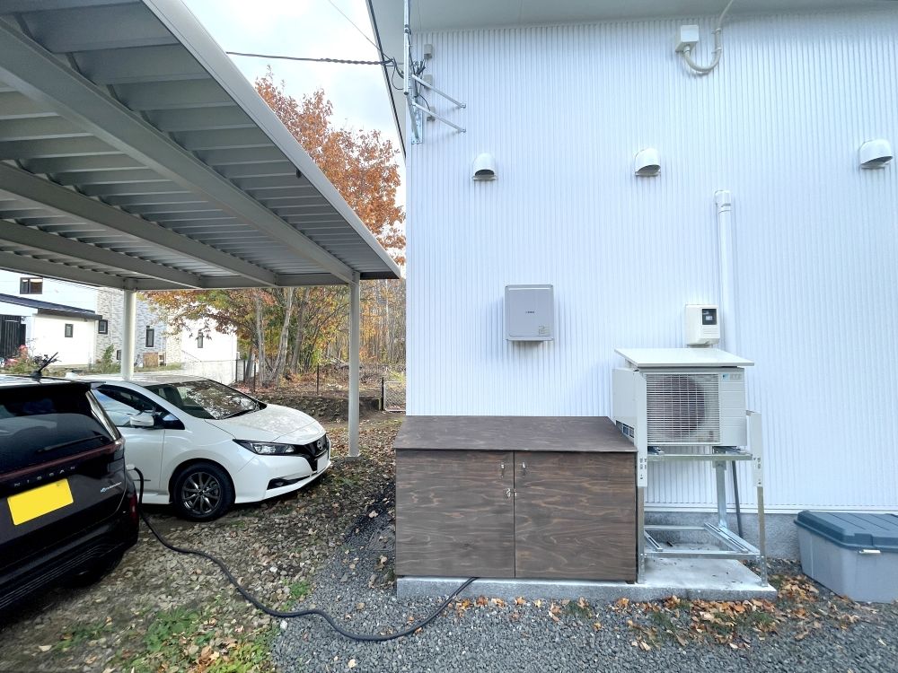 専門職組合 <札幌市/2LDK/収納充実/ソーラーパネル/パントリー>収納充実、暮らしが考え抜かれた愛犬と夫婦のための平屋の建築実例画像2