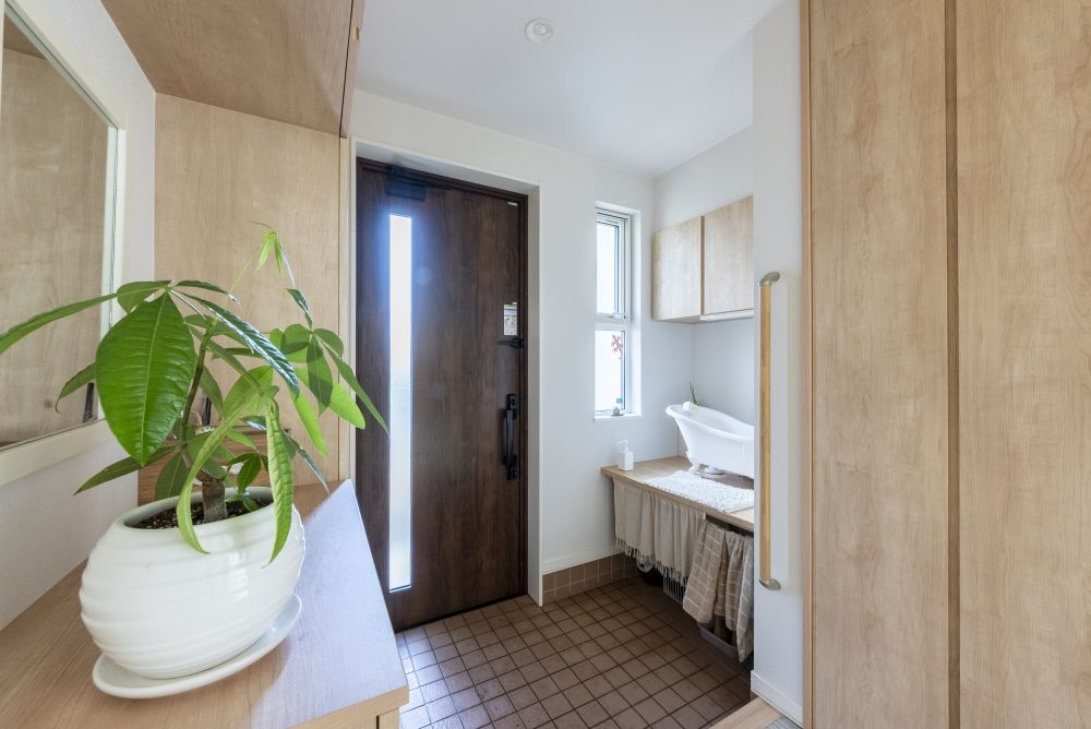 専門職組合 <札幌市/2LDK/収納充実/ソーラーパネル/パントリー>収納充実、暮らしが考え抜かれた愛犬と夫婦のための平屋の建築実例画像4