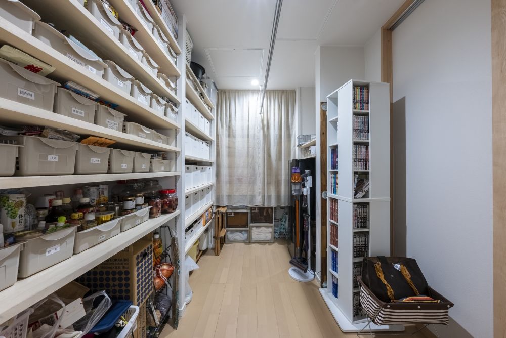 専門職組合 <札幌市/2LDK/収納充実/ソーラーパネル/パントリー>収納充実、暮らしが考え抜かれた愛犬と夫婦のための平屋の建築実例画像6