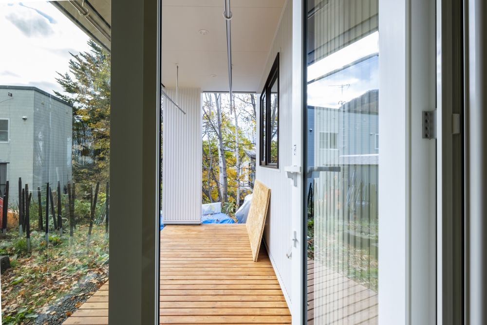 専門職組合 <札幌市/2LDK/収納充実/ソーラーパネル/パントリー>収納充実、暮らしが考え抜かれた愛犬と夫婦のための平屋の建築実例画像8