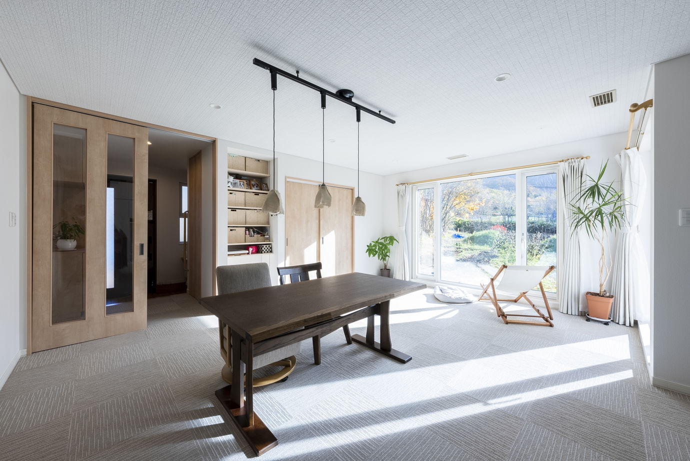 専門職組合 <札幌市/2LDK/収納充実/ソーラーパネル/パントリー>収納充実、暮らしが考え抜かれた愛犬と夫婦のための平屋の建築実例画像10