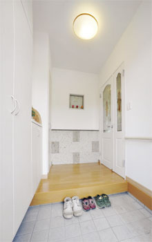 マルニホーム 【39.5坪/1,500～1,999万円】板を外せば吹き抜け天井 裸足で過ごせる自然素材の家の建築実例画像2