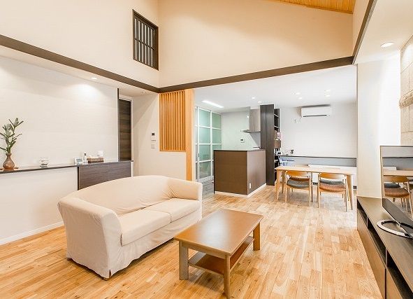 マルニホーム 【41.5坪/2000～2499万円】体に優しい自然素材と空間を生かした高い天井が魅力の和モダン＆平屋住宅の建築実例画像3