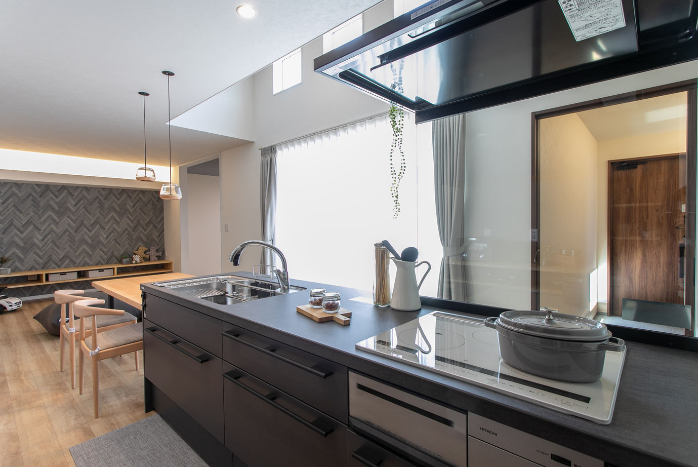 マルニホーム 【31.3坪/2,300～2,399万円】キッチンを中心に家族が集うコの字型平屋建ての建築実例画像9