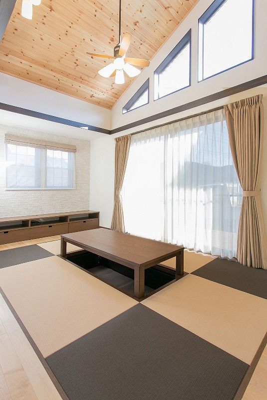 マルニホーム 【31.9坪/1,898万円】和モダンの勾配天井の畳リビングでゆったりとくつろぐ平屋建ての家の建築実例画像5