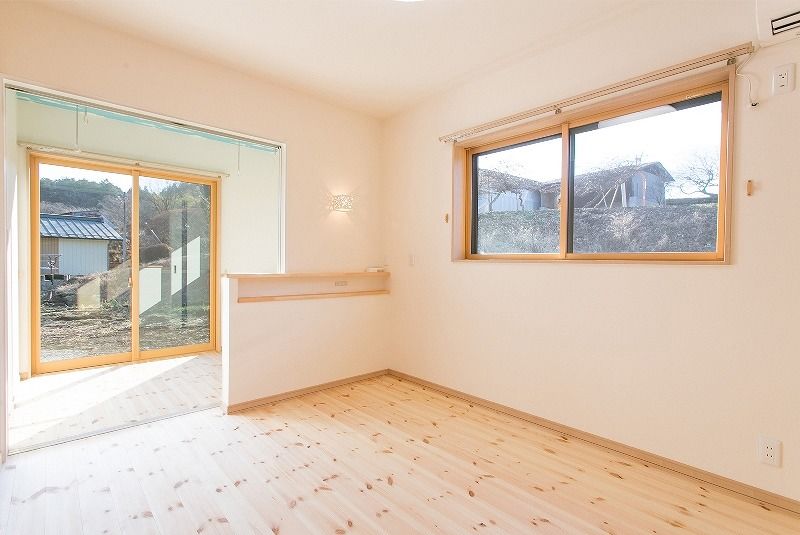 マルニホーム 【31.9坪/1,898万円】和モダンの勾配天井の畳リビングでゆったりとくつろぐ平屋建ての家の建築実例画像6