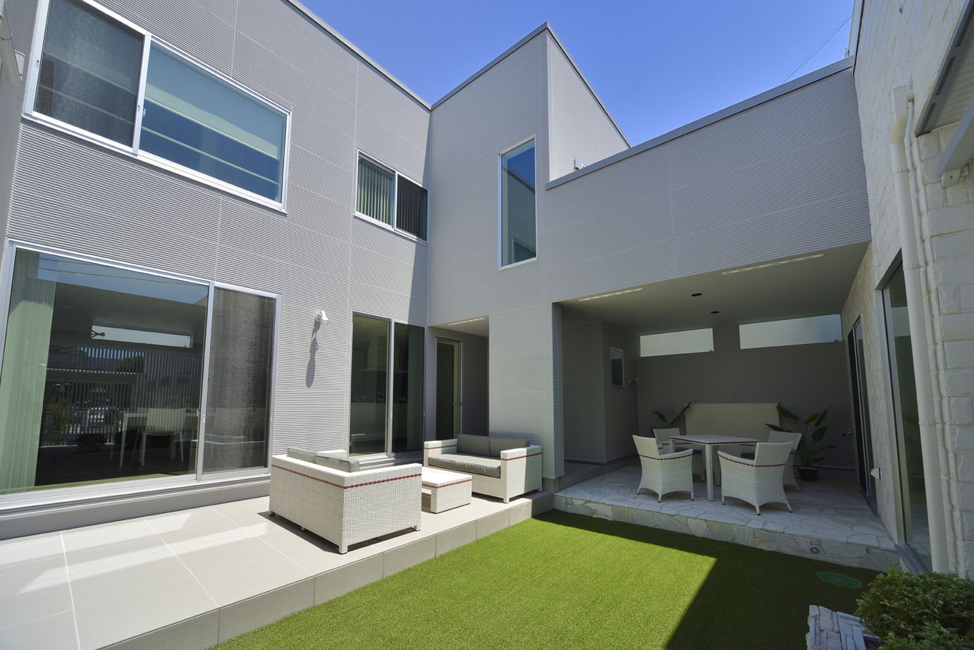 nattoku住宅 【ビルトインガレージ|事務所併用】ホテルライクな憧れの暮らし。ラグジュアリーな空間で日々の疲れを癒すの建築実例画像7