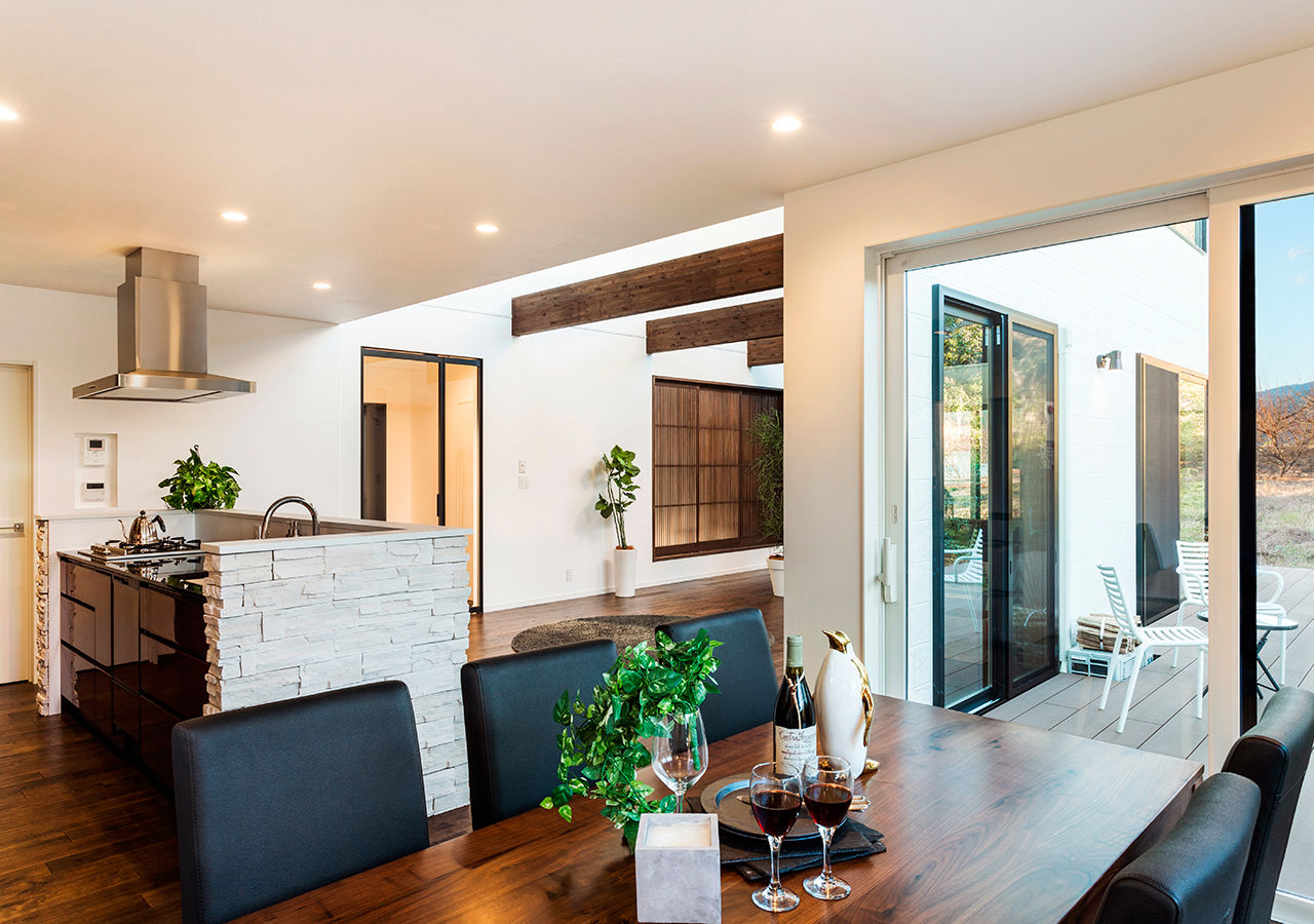 nattoku住宅 【平屋|ビルトインガレージ】大きな窓から富士山を望むダイナミックな空間。室内でも豊かな自然を感じる家の建築実例画像2