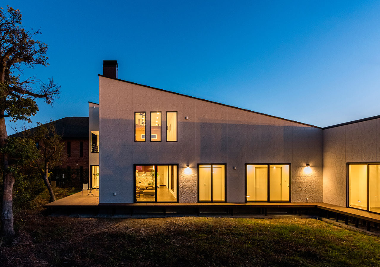 nattoku住宅 【平屋|ビルトインガレージ】大きな窓から富士山を望むダイナミックな空間。室内でも豊かな自然を感じる家の建築実例画像6