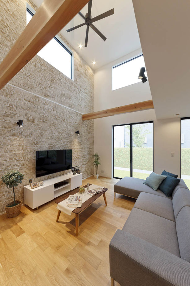 nattoku住宅 【2000万円台|30坪台】開放感を内に秘めた真っ白なキューブの家。吹き抜けのLDKで家族の気配を感じる住まいの建築実例画像3