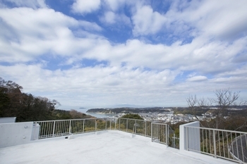 カツキ 丘の上に建つ、長屋形式の賃貸併用住宅の建築実例画像4