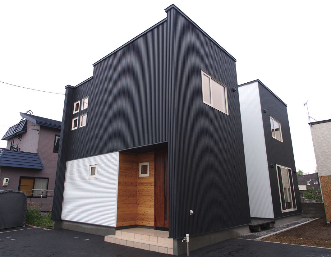 ＩＤ アーキテクチャル アトリエ 【4LDK間取図/回遊式動線/収納豊富】コの字型間取りで、より自然を感じる中庭(パティオ)のある家の建築実例画像2