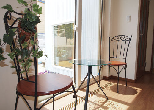 ＩＤ アーキテクチャル アトリエ 【4LDK間取図/回遊式動線/収納豊富】コの字型間取りで、より自然を感じる中庭(パティオ)のある家の建築実例画像4