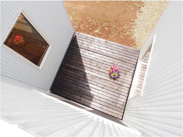 ＩＤ アーキテクチャル アトリエ 【4LDK間取図/回遊式動線/収納豊富】コの字型間取りで、より自然を感じる中庭(パティオ)のある家の建築実例画像7