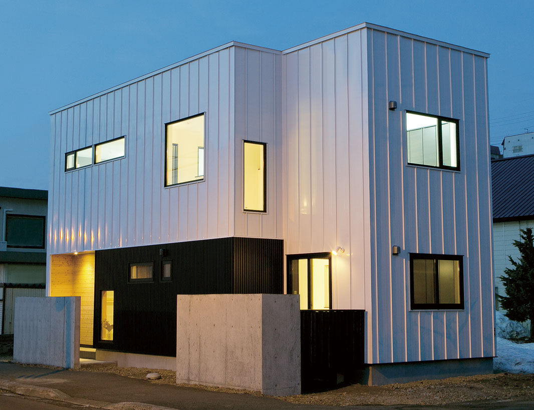 ＩＤ アーキテクチャル アトリエ 【4LDK間取図有/吹抜/ウッドデッキ/カウンター】より開放的に見せる、こだわりのコの字型デザインの建築実例画像