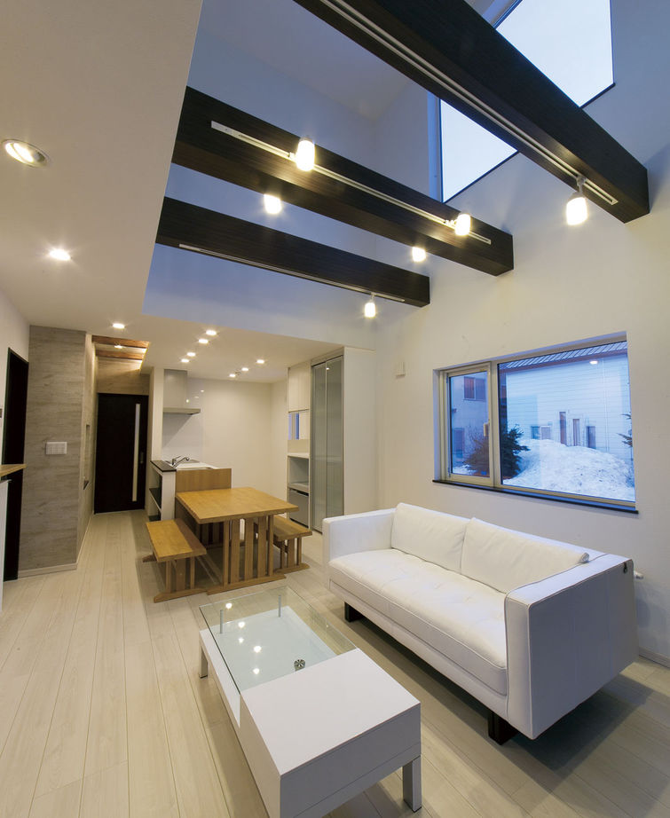 ＩＤ アーキテクチャル アトリエ 【4LDK間取図有/吹抜/ウッドデッキ/カウンター】より開放的に見せる、こだわりのコの字型デザインの建築実例画像2