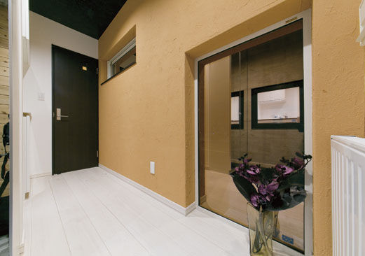 ＩＤ アーキテクチャル アトリエ 【4LDK間取図有/吹抜/ウッドデッキ/カウンター】より開放的に見せる、こだわりのコの字型デザインの建築実例画像5