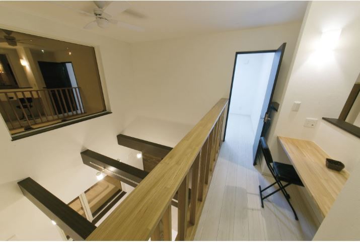 ＩＤ アーキテクチャル アトリエ 【4LDK間取図有/吹抜/ウッドデッキ/カウンター】より開放的に見せる、こだわりのコの字型デザインの建築実例画像9