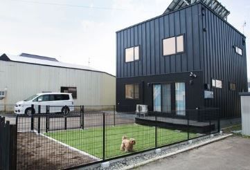 ＩＤ アーキテクチャル アトリエ 【4LDK間取図/ドッグラン/小上がり/太陽光パネル/造作ダイニング】デザイン・性能・コスト…妥協ない仕上りの建築実例画像3