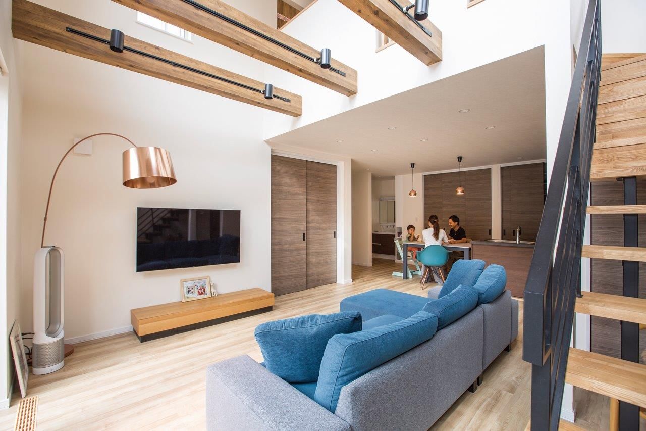 ＩＤ アーキテクチャル アトリエ 【4LDK間取図/吹抜/ガレージ/カウンター】真っ白なガルバリウム外壁が印象的な遊び心あふれる提案に大満足の建築実例画像2