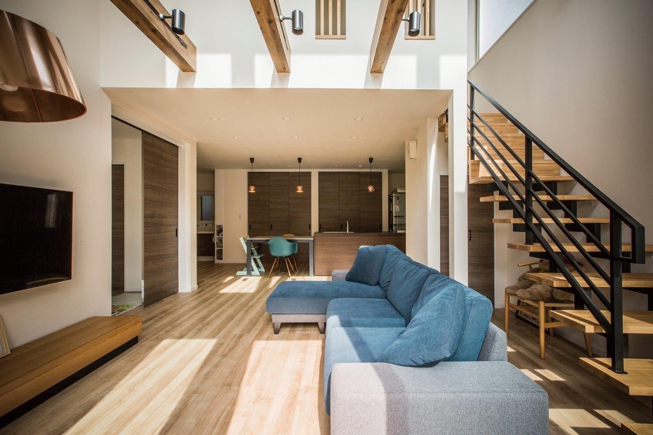 ＩＤ アーキテクチャル アトリエ 【4LDK間取図/吹抜/ガレージ/カウンター】真っ白なガルバリウム外壁が印象的な遊び心あふれる提案に大満足の建築実例画像3