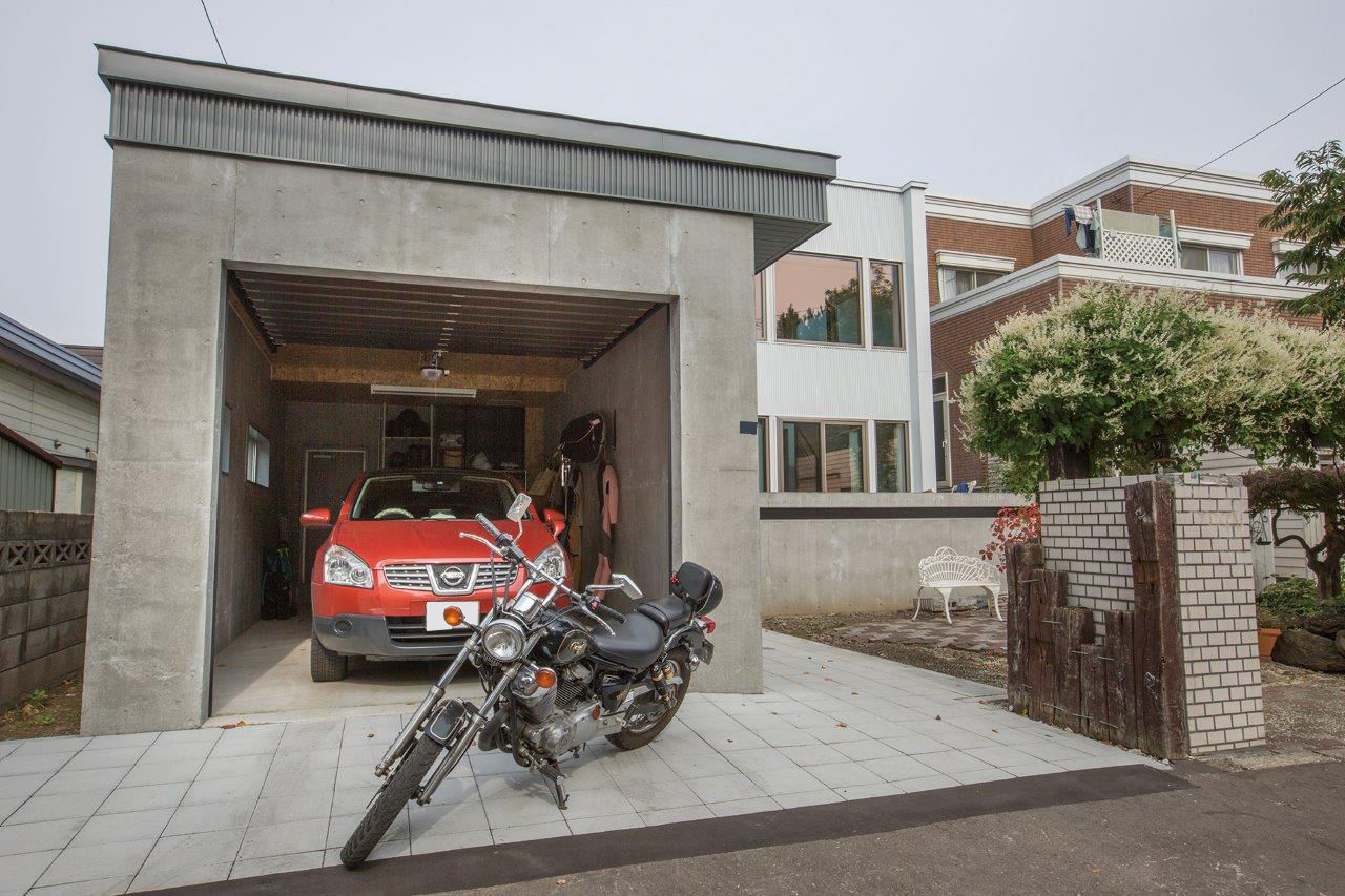 ＩＤ アーキテクチャル アトリエ 【4LDK間取図/吹抜/ガレージ/カウンター】真っ白なガルバリウム外壁が印象的な遊び心あふれる提案に大満足の建築実例画像7