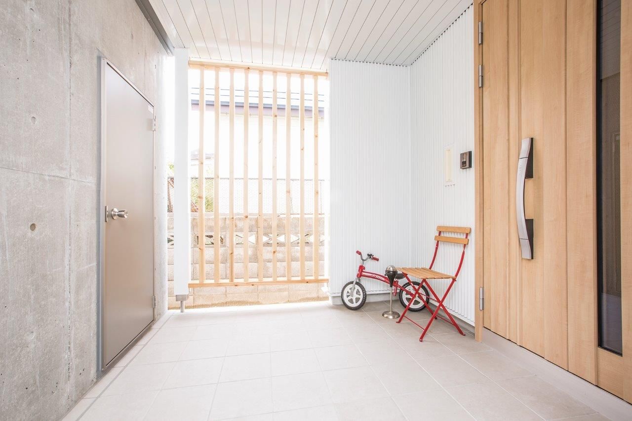 ＩＤ アーキテクチャル アトリエ 【4LDK間取図/吹抜/ガレージ/カウンター】真っ白なガルバリウム外壁が印象的な遊び心あふれる提案に大満足の建築実例画像10