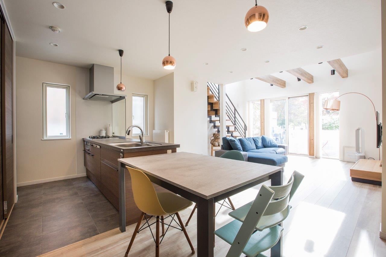 ＩＤ アーキテクチャル アトリエ 【4LDK間取図/吹抜/ガレージ/カウンター】真っ白なガルバリウム外壁が印象的な遊び心あふれる提案に大満足の建築実例画像14