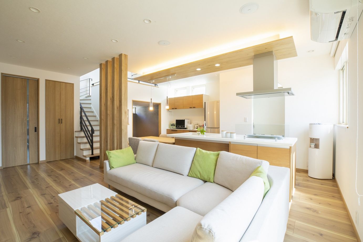 ＩＤ アーキテクチャル アトリエ 【4LDK間取図/アイランドキッチン/パントリー】アイデア光るデザインで実現！開放的な中２階の勉強スペースの建築実例画像5