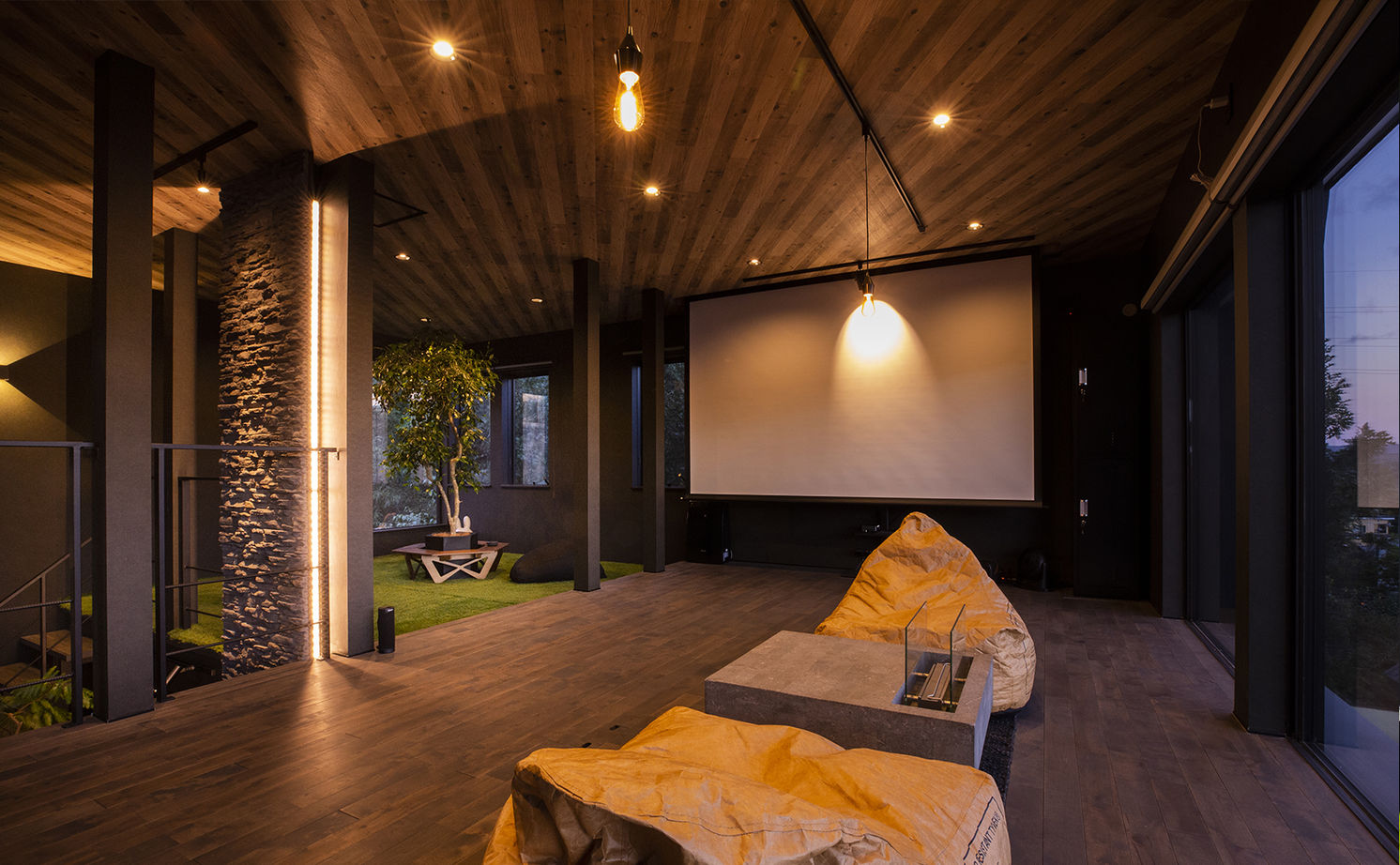 ＩＤ アーキテクチャル アトリエ 始まりは1台のテーブル。要望に応えながら機能的な空間として建てられた事務所兼別荘のような家の建築実例画像4