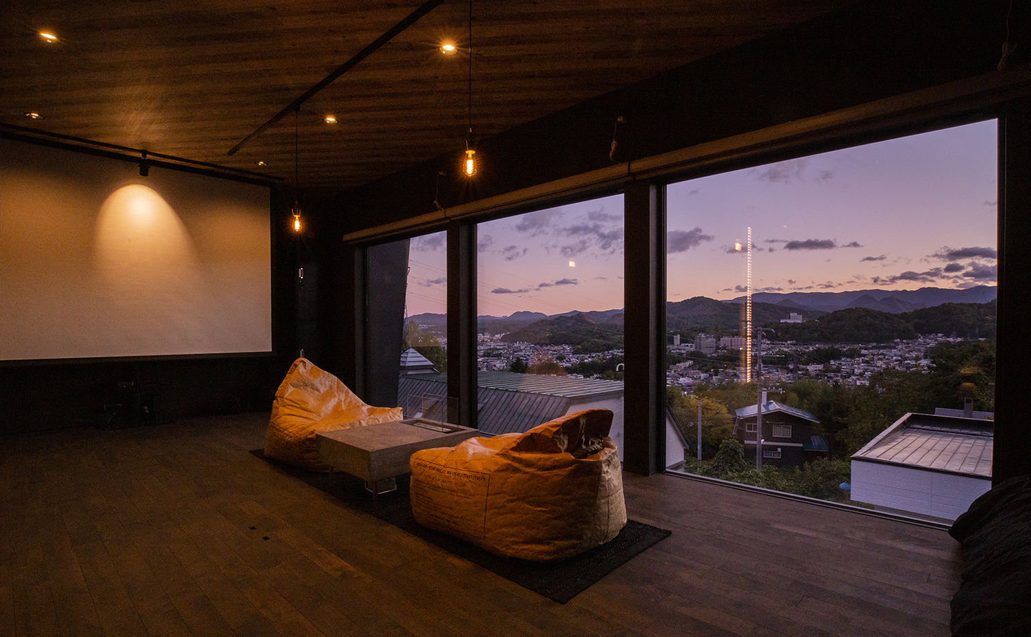 ＩＤ アーキテクチャル アトリエ 始まりは1台のテーブル。要望に応えながら機能的な空間として建てられた事務所兼別荘のような家の建築実例画像5