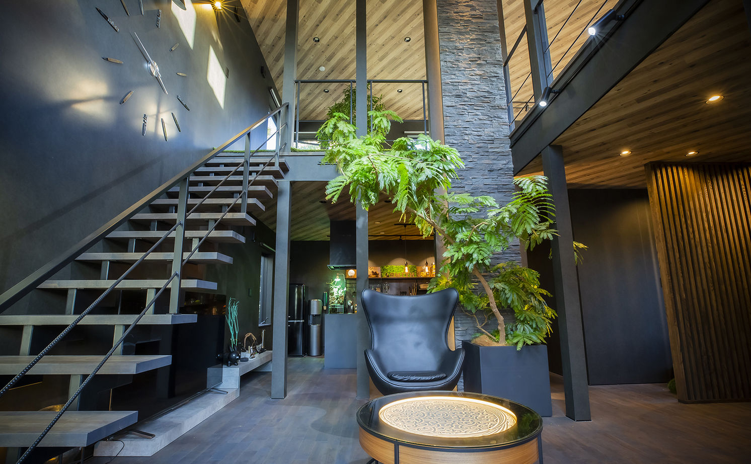 ＩＤ アーキテクチャル アトリエ 始まりは1台のテーブル。要望に応えながら機能的な空間として建てられた事務所兼別荘のような家の建築実例画像6