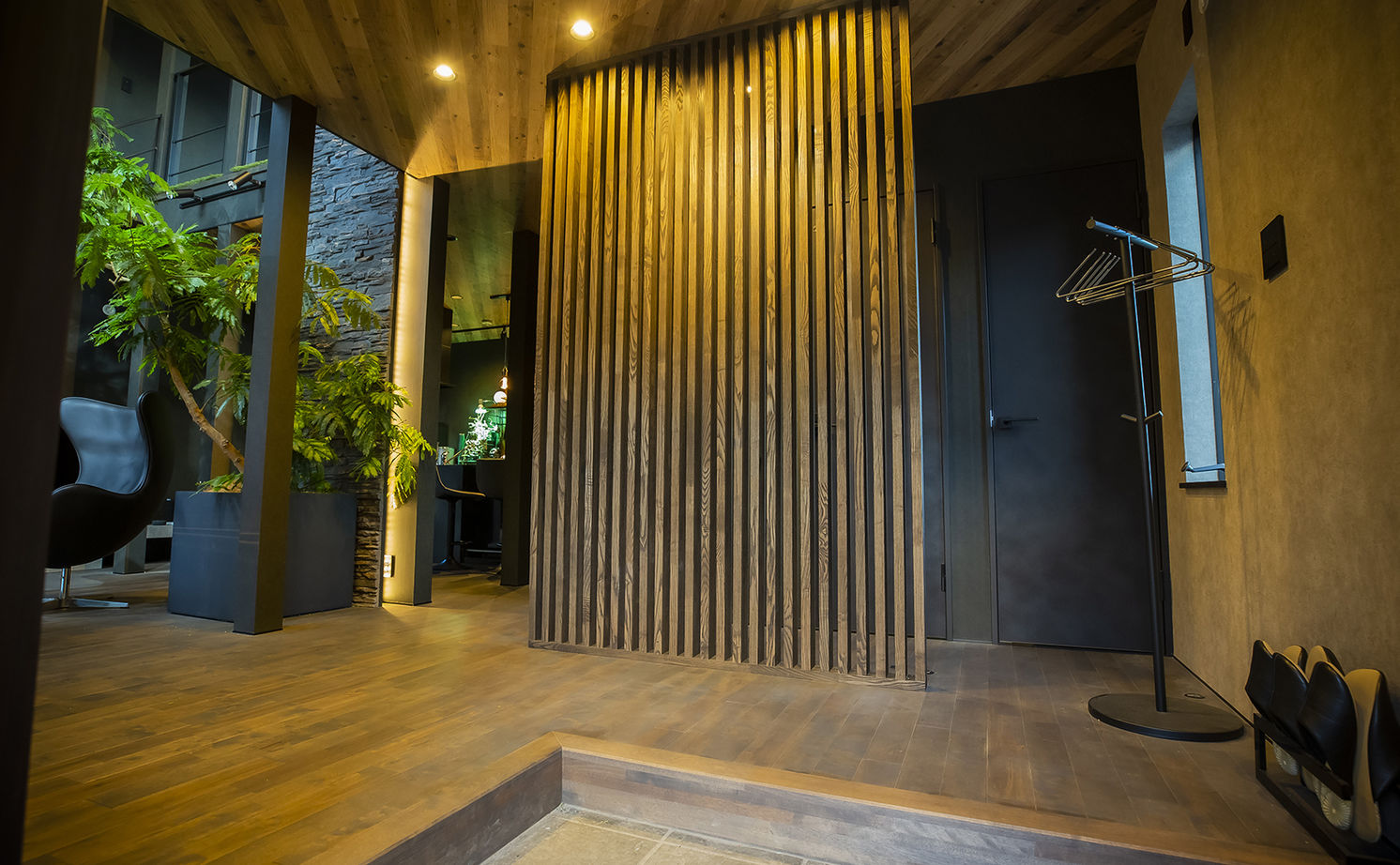 ＩＤ アーキテクチャル アトリエ 始まりは1台のテーブル。要望に応えながら機能的な空間として建てられた事務所兼別荘のような家の建築実例画像15