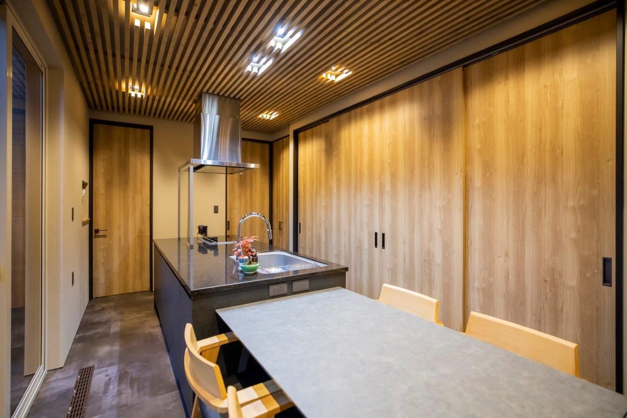 ＩＤ アーキテクチャル アトリエ 【札幌市/パティオ/4LDK間取図】中庭のメリット＋コの字型、工夫に満ちたプライベート空間の建築実例画像6