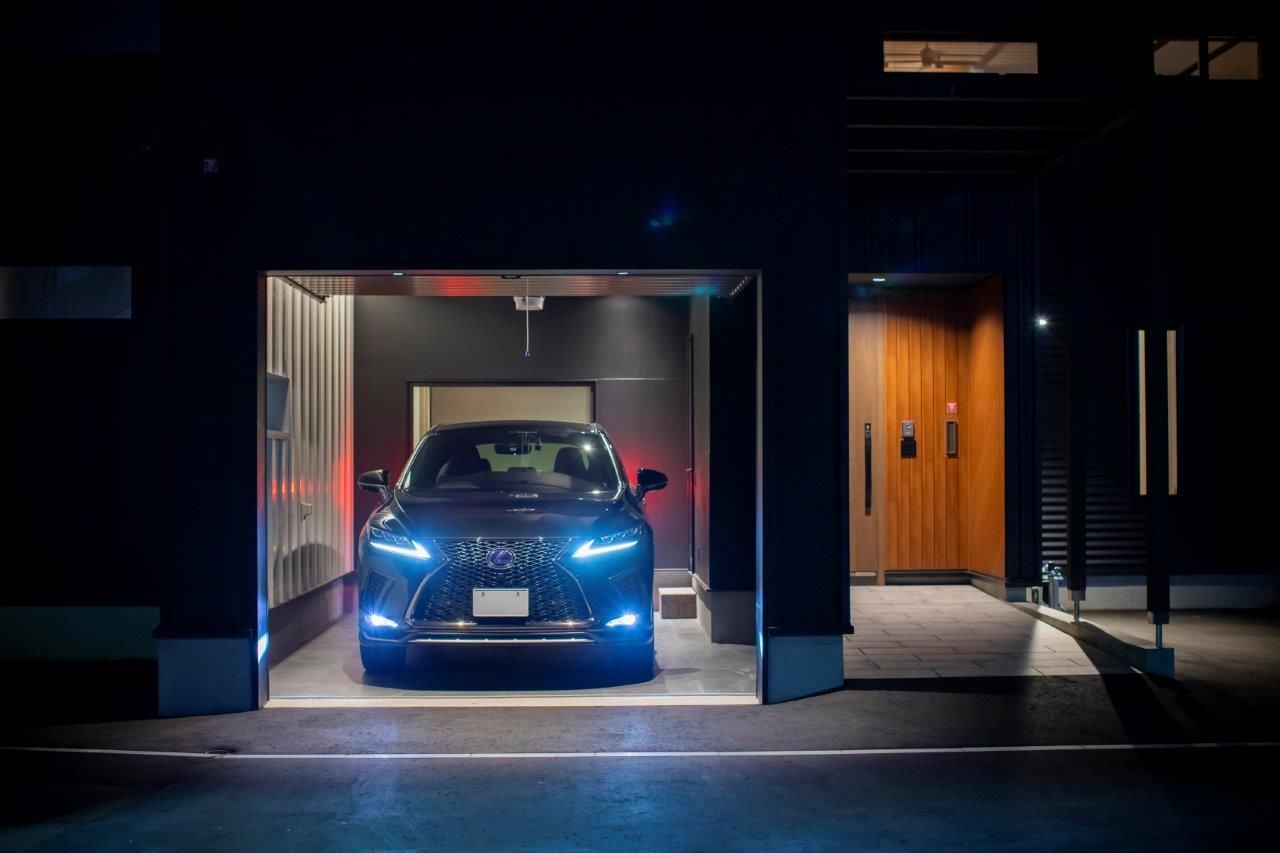 ＩＤ アーキテクチャル アトリエ 【札幌市】ぐるっと回れる回遊動線、中庭を囲むコの字型で自然光溢れる開放的なビルトインガレージハウスの建築実例画像2