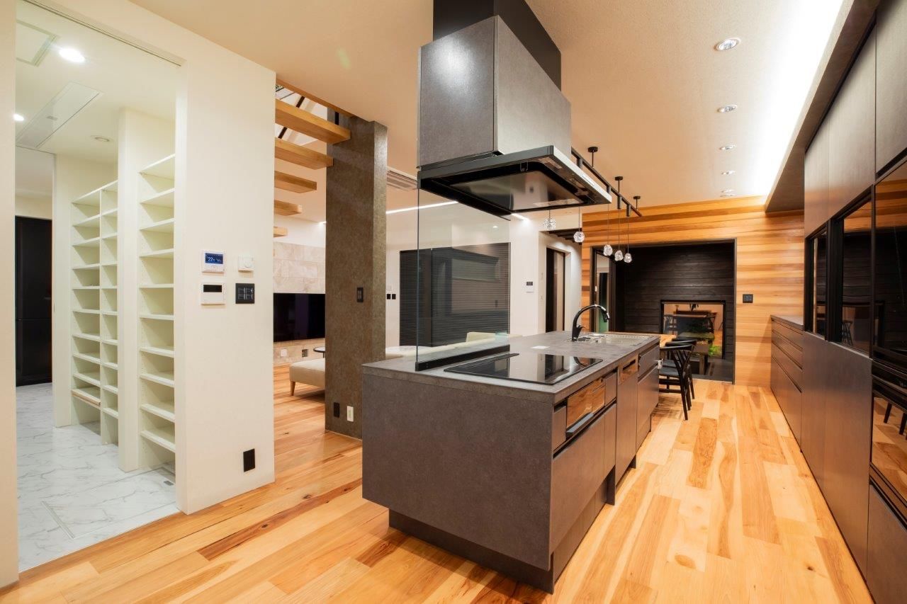 ＩＤ アーキテクチャル アトリエ 【札幌市】ぐるっと回れる回遊動線、中庭を囲むコの字型で自然光溢れる開放的なビルトインガレージハウスの建築実例画像7