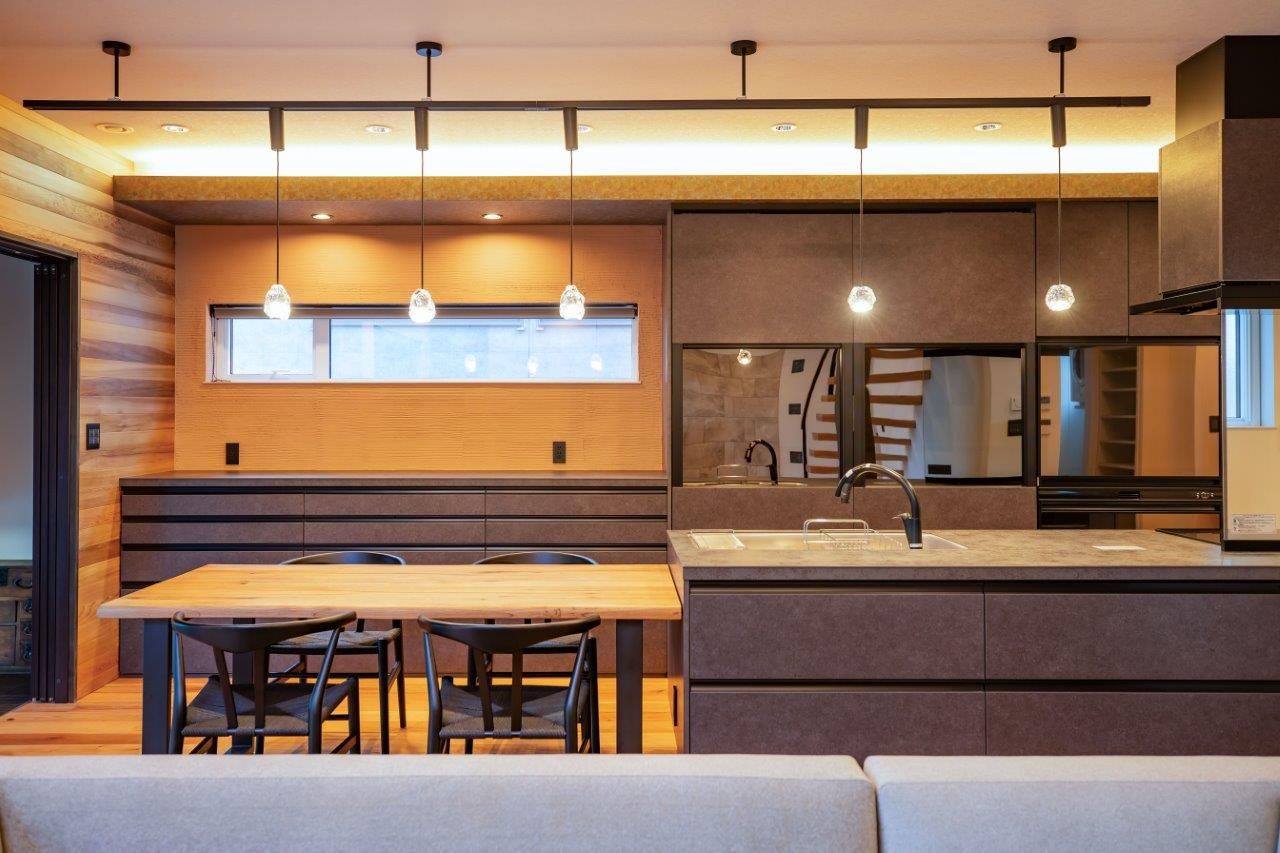 ＩＤ アーキテクチャル アトリエ 【札幌市】ぐるっと回れる回遊動線、中庭を囲むコの字型で自然光溢れる開放的なビルトインガレージハウスの建築実例画像8