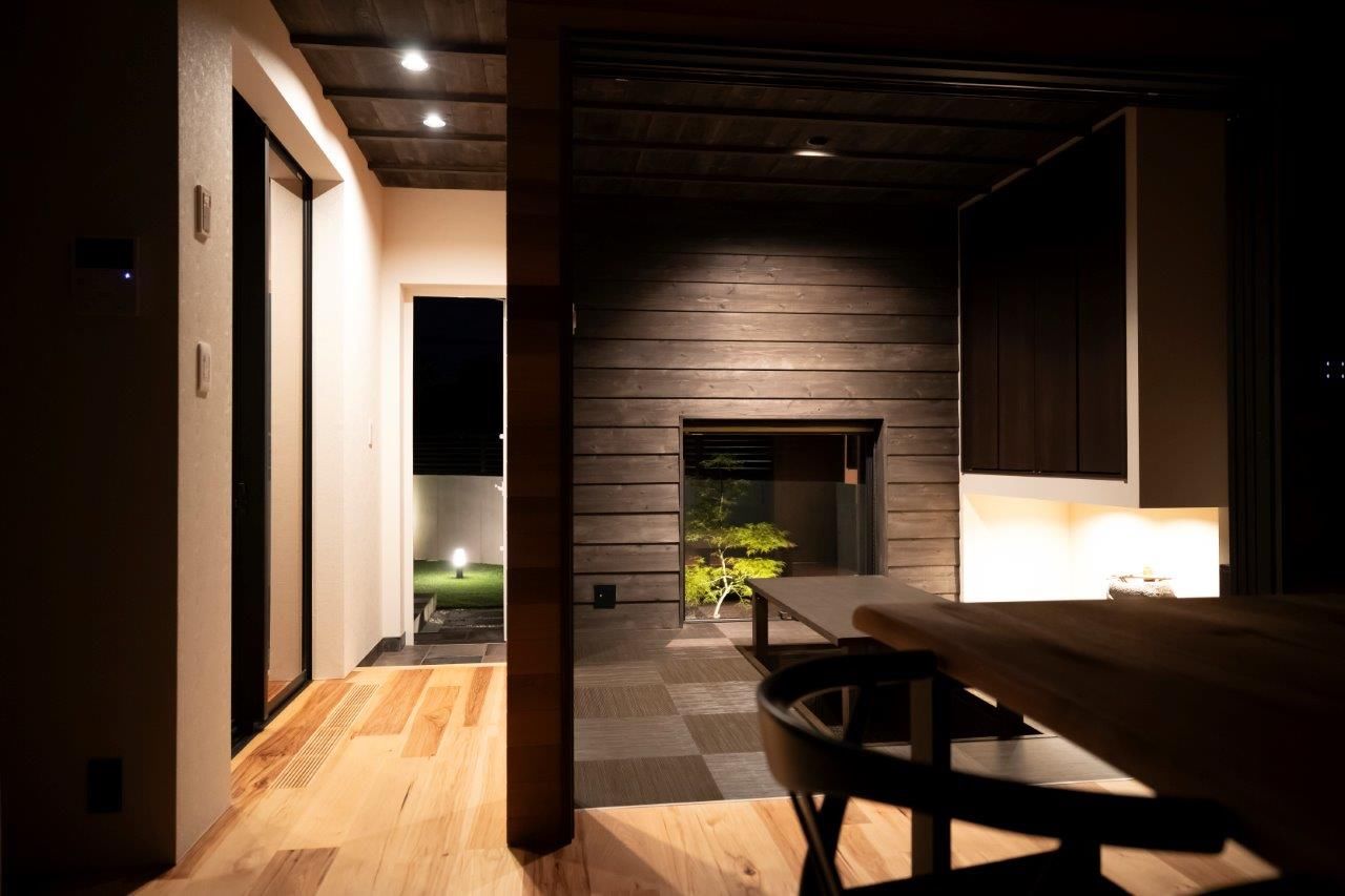 ＩＤ アーキテクチャル アトリエ 【札幌市】ぐるっと回れる回遊動線、中庭を囲むコの字型で自然光溢れる開放的なビルトインガレージハウスの建築実例画像10