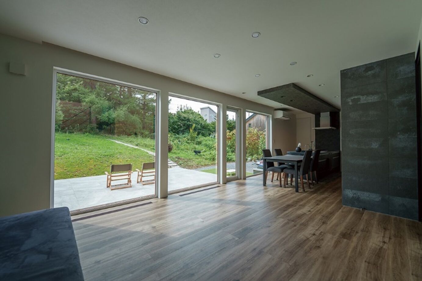 ＩＤ アーキテクチャル アトリエ 【小樽市/3LDK間取り図/テラス/床暖】自然豊かなガーデンの風情彩るリゾート感あふれる家づくりの建築実例画像1