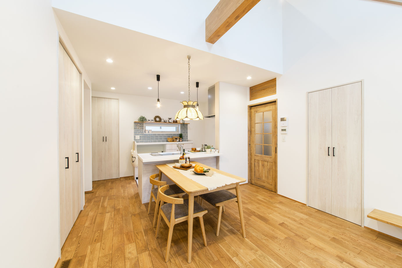 IIKENHOUSE（イイケンハウス） 【2000万円台/３人家族/46.7坪/全館空調YUCACOシステムのお家】大きな吹抜けで開放的な「HIRAYA」の住まいの建築実例画像4