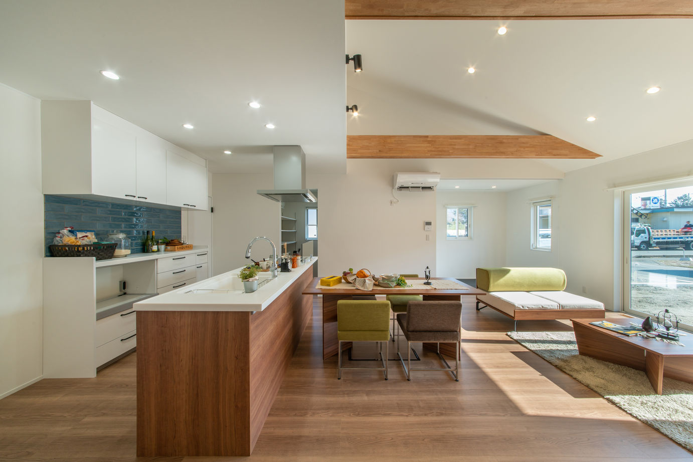 IIKENHOUSE（イイケンハウス） 【2000万円台/３人家族/4LDK/30坪/書斎のある家】家族３人で過ごす勾配天井の平屋住宅の建築実例画像2