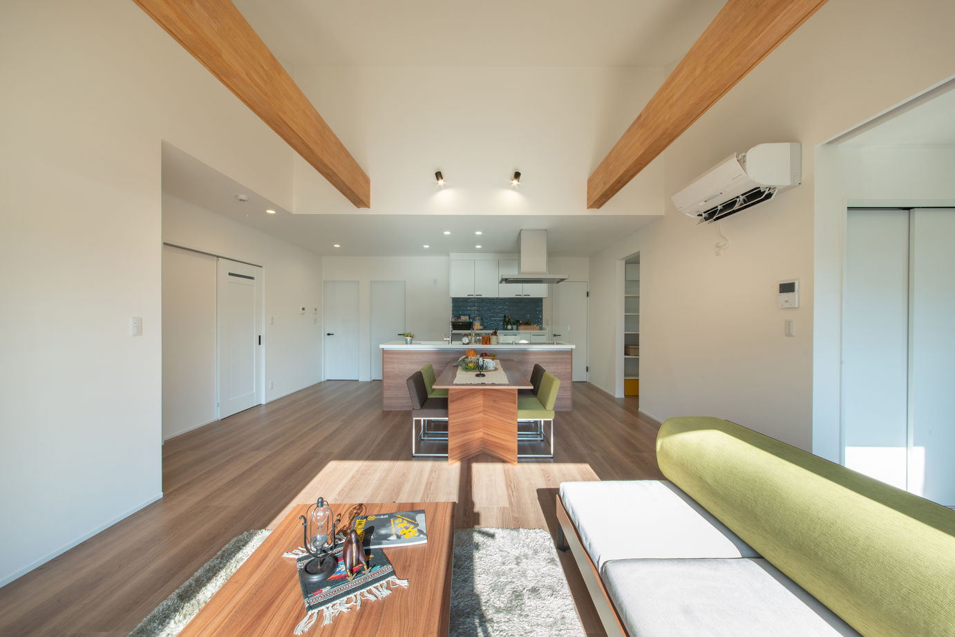 IIKENHOUSE（イイケンハウス） 【2000万円台/３人家族/4LDK/30坪/書斎のある家】家族３人で過ごす勾配天井の平屋住宅の建築実例画像3