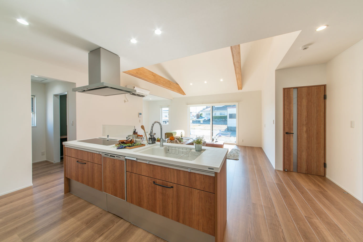 IIKENHOUSE（イイケンハウス） 【2000万円台/３人家族/4LDK/30坪/書斎のある家】家族３人で過ごす勾配天井の平屋住宅の建築実例画像4