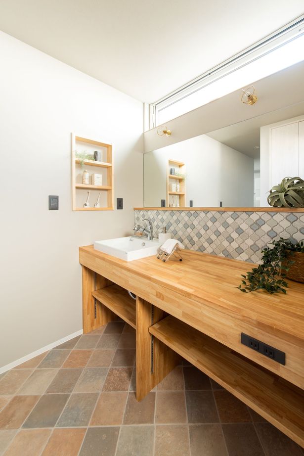 IIKENHOUSE（イイケンハウス） 《2,000万円台◇40坪◇６人家族◇オープンキッチン》グレイッシュカラーのシックな大人リビングのお家の建築実例画像7