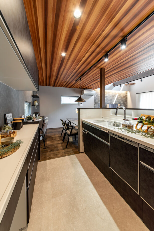 IIKENHOUSE（イイケンハウス） 《◇3,000万円台◇2階4LDK◇34坪》「都会的なブラック」×「温かい自然素材」魅せる唯一無二の家の建築実例画像7