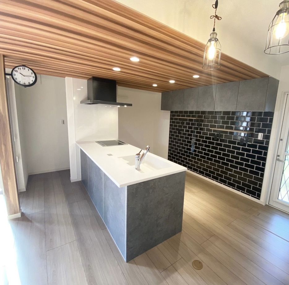 セイカホーム 【菊池市/平屋風2階建て/1500～1999万円】片流れの屋根がかっこいい平屋も思わせる外観の2階建ての建築実例画像3