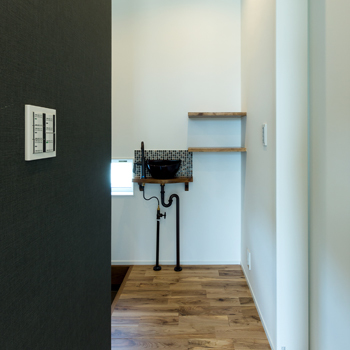 国松工務店 【建築家デザイン】角地を生かした独特な外観デザイン。かっこよさと機能性を追求した暮らしやすい家の建築実例画像9