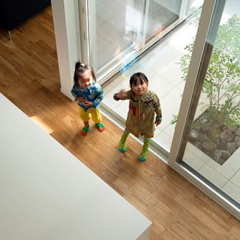 国松工務店 【愛知県/間取り図】南側に窓がなくとも中庭で明るいマイホーム!ビルトインガレージのある実例の建築実例画像5